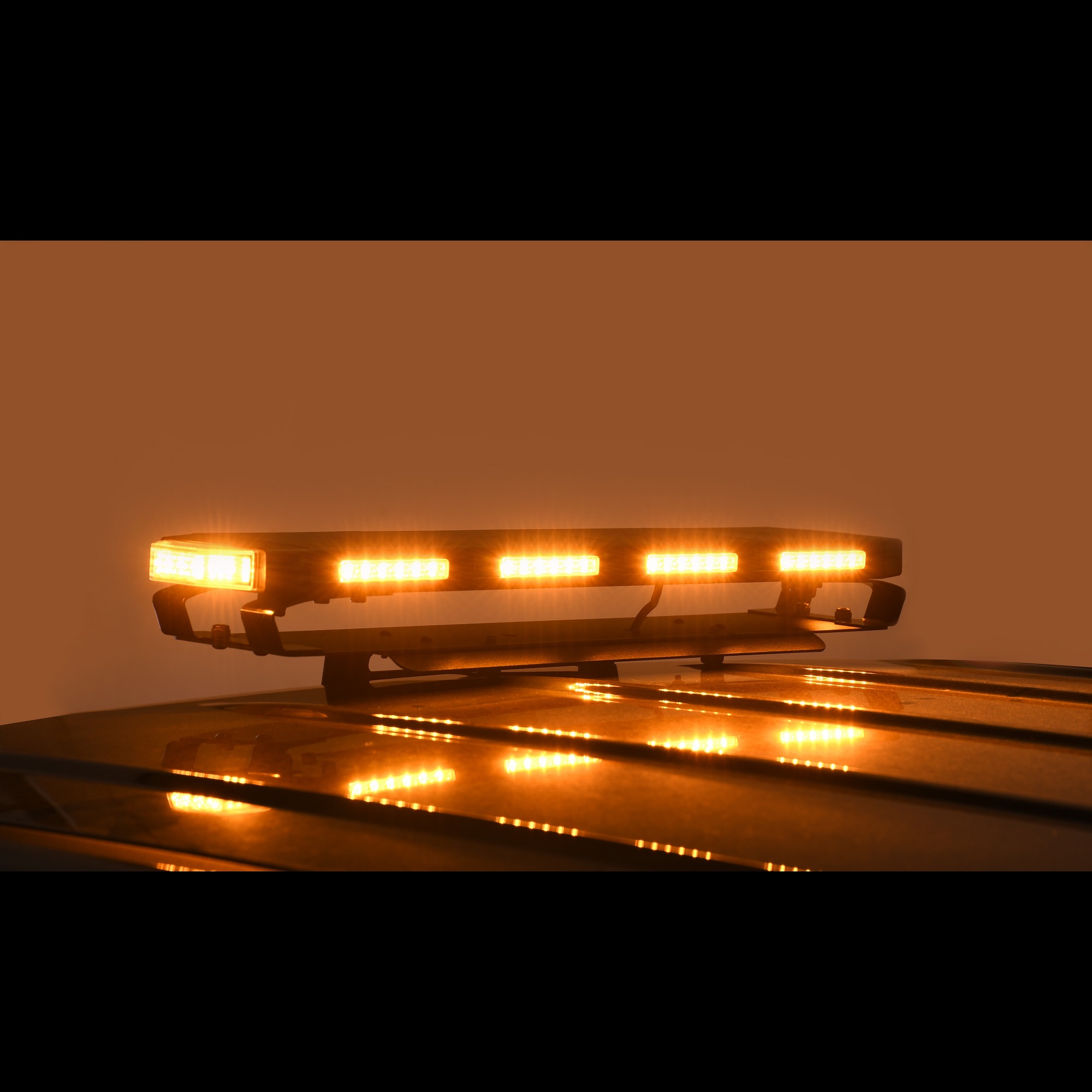 https://www.putco.com/wp-content/uploads/Putco-24-Inch-Hornet-Stealth-Roof-Top-Strobe-Amber-LED-Lightbar-With-Third-Brake-Light-Mount-Bracket-Lighted-2.jpg